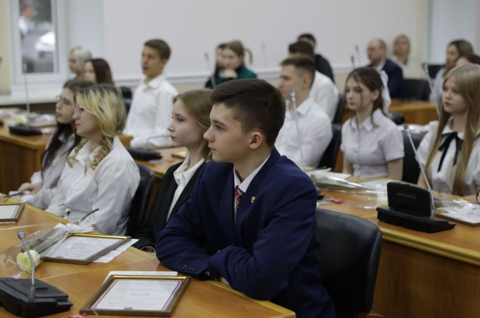 В Волгоградской городской Думе сегодня наградили победителей конкурса «Письмо депутату»